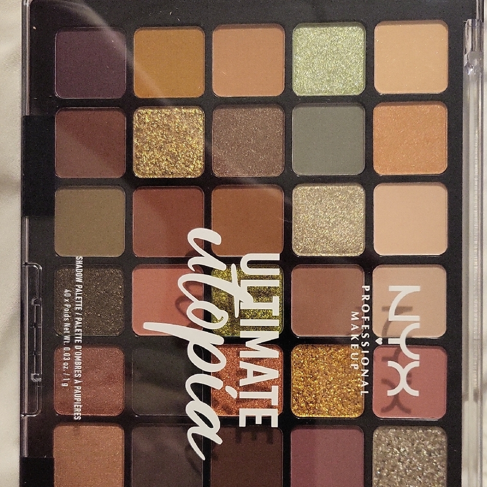 NYX Gold and Green Eyeshadow Palette with Rich Pigmentation